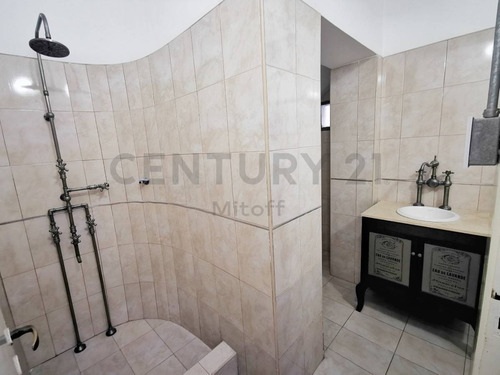 Imagen 25 de 30 de Casa De Estilo En Venta En La Plata