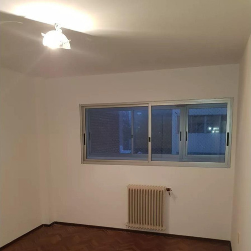 Departamento En Piso Medio, Próximo A Shopping Punta Carretas, Garaje Fijo