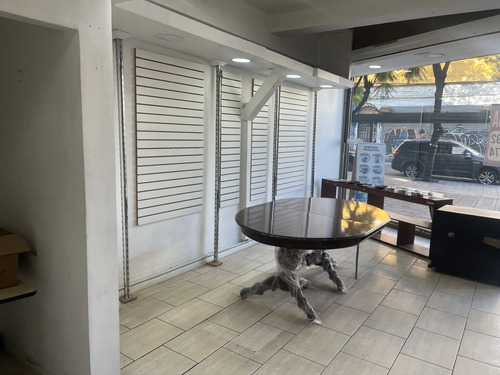 Arriendo Local Comercial  Metro Patronato