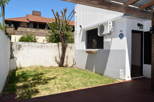 Imagen 8 de 30 de Venta De Casa En Berisso. Excelente Ubicación