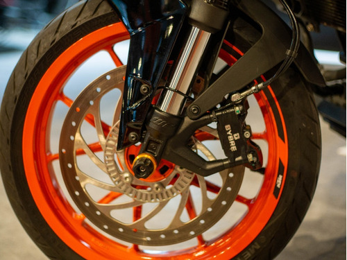 Imagen 19 de 25 de Ktm Duke 390 Gris Usado Seleccionado