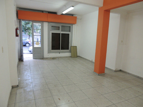 Venta Local Comercial. Cuareim Entre Galicia Y La Paz. Con Renta