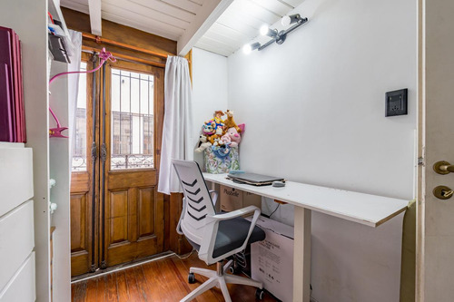 Venta/permuta - Casa Planta Alta, 4 Dormitorios - Centro, Rosario.
