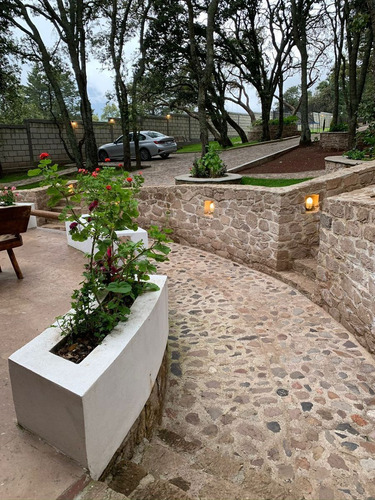 Se Vende Cabaña Estilo Californiana En Amealco, Terreno 4,400 M2, Super Lujo !