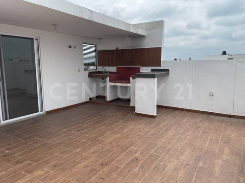 Casa En Renta De 3 Niveles En Esquina, Valle La Rioja, Apodaca, Nuevo León