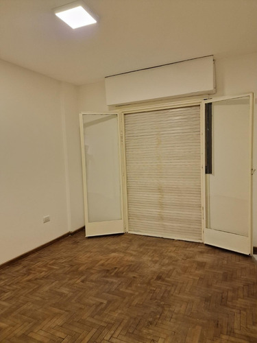 Departamento 3 Dormitorios Con Balcon. 25 De Mayo Al 300. Oportunidad