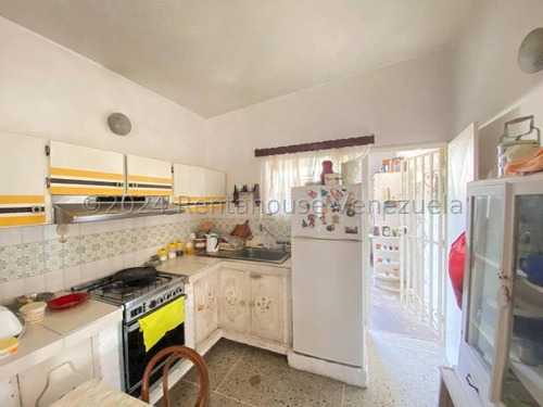 Naudy Escalona & Maribel Morillo Asesores Inmobiliarios De Rentahouse Venden Fabulosa Casa En Excelente Zona De Cabudare