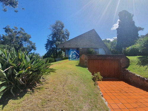 Espectacular Casa Con Jardín A La Venta- Ref: 1448