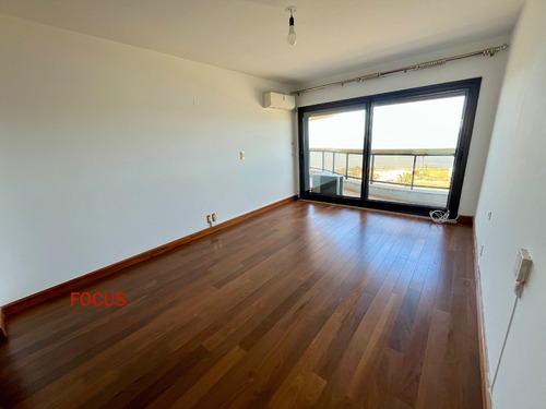 An Apartment In Front Of The Río De A Plata Promenade!