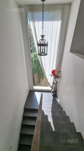 Imagen 20 de 30 de Casa Moderna Con Pileta En Venta En San Isidro