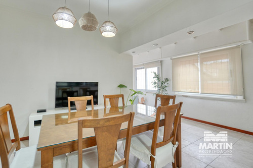 Casa En Venta En Olivos 4 Ambientes, 2 Dormitorios Con Vestidor, Patio Propio. A 2 Cuadras De Av.