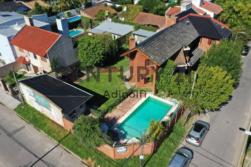 Imagen 2 de 30 de 9 Esq. 501 - Casa En Venta 4 Dormitorios, Parque Y Pileta - V. Castells / Gonnet