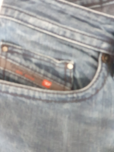 Jeans Diesel Thavar Impecable Una Postura Liquido