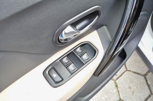 Renault Sandero STEPWAY ICONIC 1.6 AT