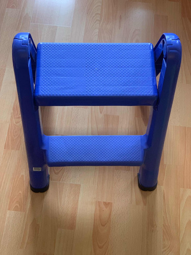 Mini Escalera Plástica Colombraro Plegable Color  Azul