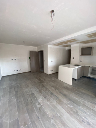 Imagen 5 de 10 de En Venta En Excelente Ubicacion Semipisos 2 Amb En Edif Al Fte C/ Balcon Y Coch Opcionales En Lanus O (020)