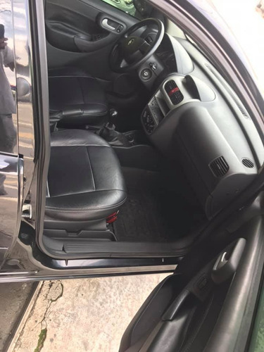 Chevrolet Corsa Sedan Premium 1.4