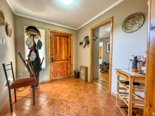 Excelente Casa, Sector Residencial, Embalse Machicura Colbún
