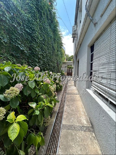En Venta Oportunidad Complejo De 5 Apartamentos, Colonia