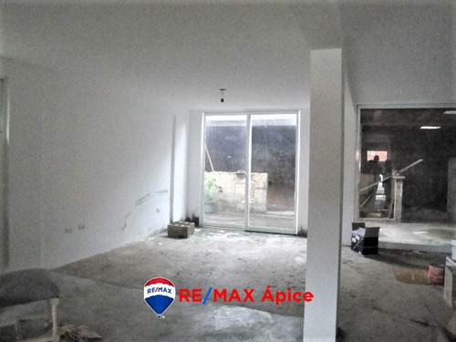 Imagen 5 de 12 de En Venta Town House En Obra Gris, En Palma Real, Loma Real