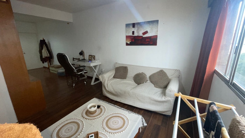 Venta Apartamento Mono Ambiente Grande Dormitorio Dividido, Al Frente