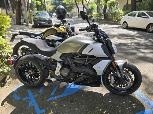Ducati Diavel 1260 / Unico Dueño / Escape Termignoni