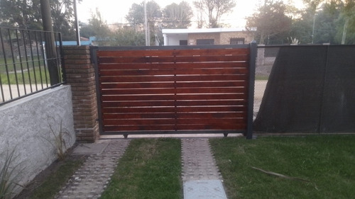 Colocacion De Tejidos Y Alambrado En La Costa