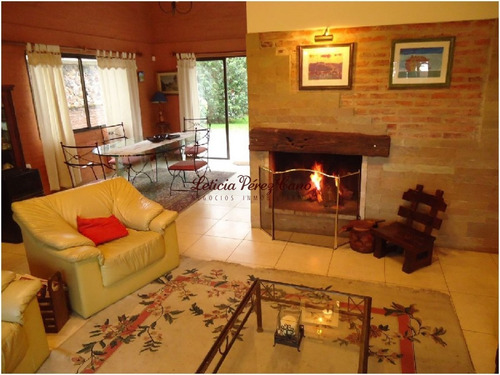 Venta Casa En Playa Mansa 4 Dormitorios - Ref: 15583