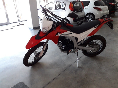 Imagen 3 de 6 de Vendo Moto Corven 250 2017 1 Mano-cross-