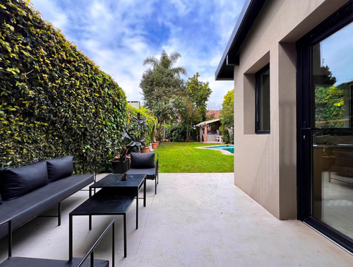 Espectacular Casa En Alquiler De 2 Plantas, Con Jardín, Pileta Y Garage - Martínez