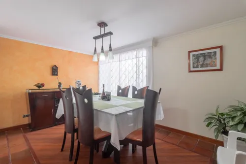 Casa En Venta En Niza 8. Cod V14654