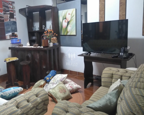 Chacara De Rua A Venda, Bairro Chacara Da Alegria, Jundiaí/sp. 3 Dormitórios Sendo 1 Suite Master, 2 Banheiros Sendo 1 Com Banheira Hidromassagem, Sala Para 2 Ambientes Sendo Tv/ja - Ch00122 - 334117