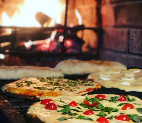 Servicio De Pizzas,calzone Y Chivito A La Parrilla Che Pizza