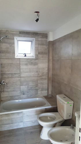 Imagen 6 de 12 de Departamento De 2 Amb Con Terraza En Moron-ref 1241