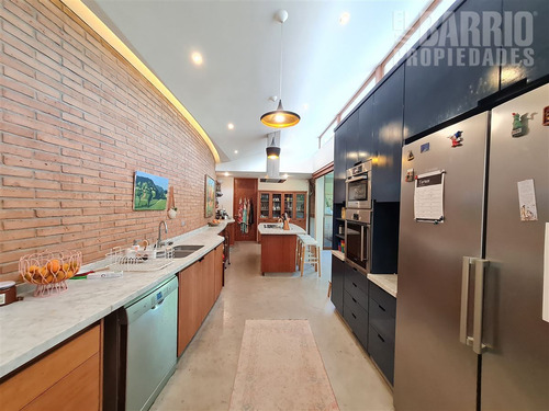 Casa En Venta De 4 Dorm. En Chicureo Poniente