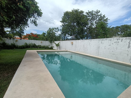 Venta De Casa De Un Piso En Baspul De 3 Recámaras, Semi Amueblada