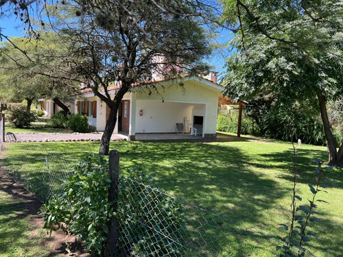 Venta De Casa De 1 Dormitorio En Villa General Belgrano - Excelente Ubicación