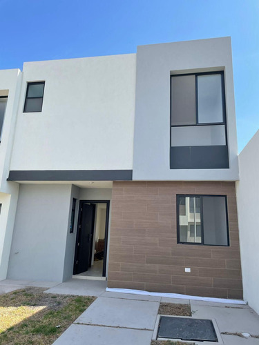 Casa En Renta En Codominio Alhandra, Zakia, Querétaro 3 Rec, 12,5k. Gps