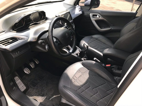 Peugeot 208 Feline Pack Cuir
