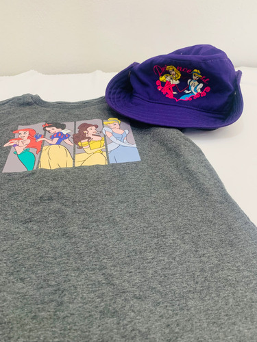 Conjunto De Sombrero Y Playera Princesas Disney (Usado)