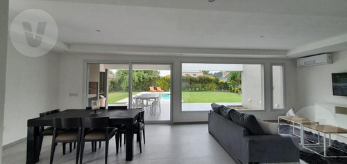 Casa En Venta Con Renta - Barrio Santa Juana, Canning