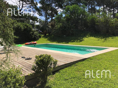 Avestruz Y Paraiso - Casa 4 Dormitorios - Carilo