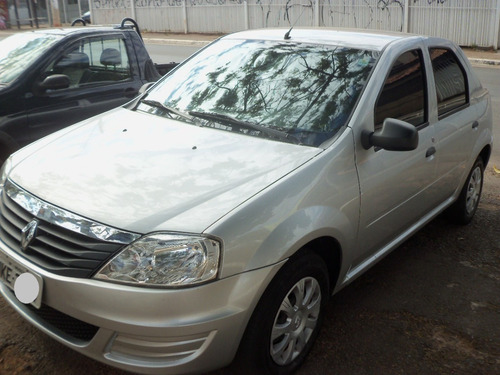 Imagem 1 de 10 de Renault Logan