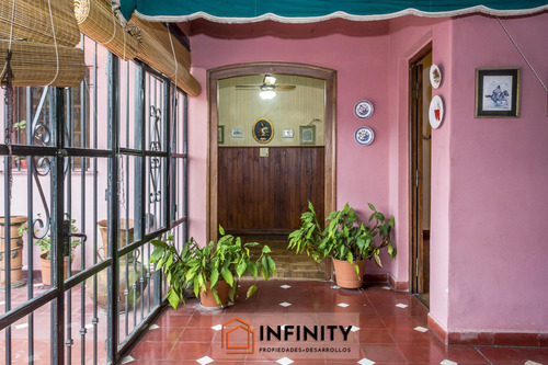 Venta - Ph Sobre Calle Sarmiento (en Planta Alta).