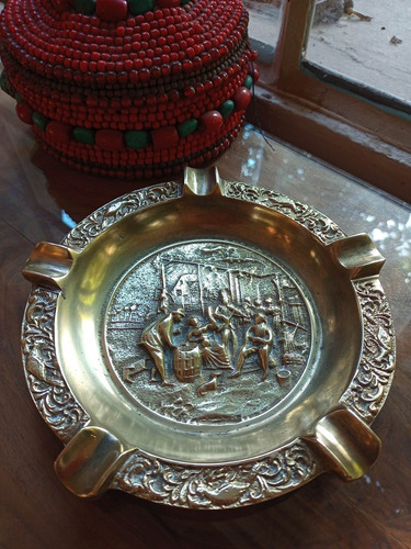 Antiguo Cenicero De Bronce Labrado. 800 Gramos. (Usado)