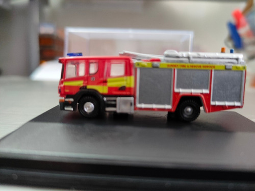 Imagen 3 de 9 de Carro Bomberos, Escala N, Oxford, Scania Pump Ladder Surrey