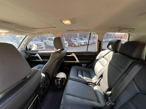 Toyota Land Cruiser Lc200 Vxr 4.6 At 4x4 2021 Blindaje 2+