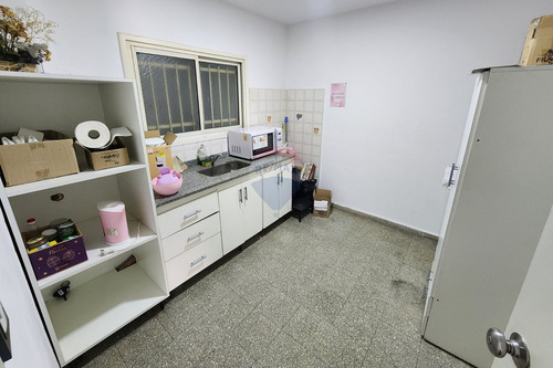 Venta Local En Bernal Centro De 190m2 C/cochera