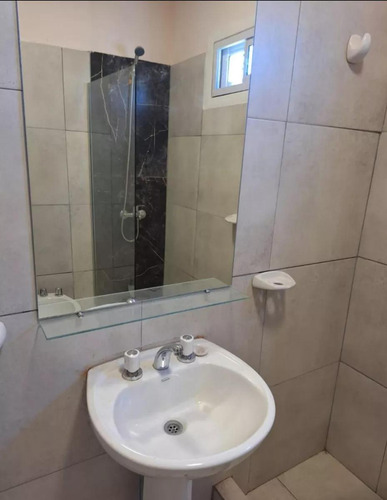 Casa En Venta - 2 Dormitorios 1 Baño - Cochera - 200mts2 - San Martín De Los Andes