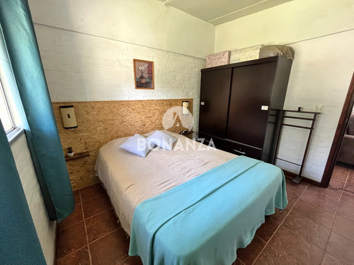 Casas En Venta En Playa Hermosa, Piriápolis. 2 Propiedades En Un Padrón. Cercada Perimetralmente.